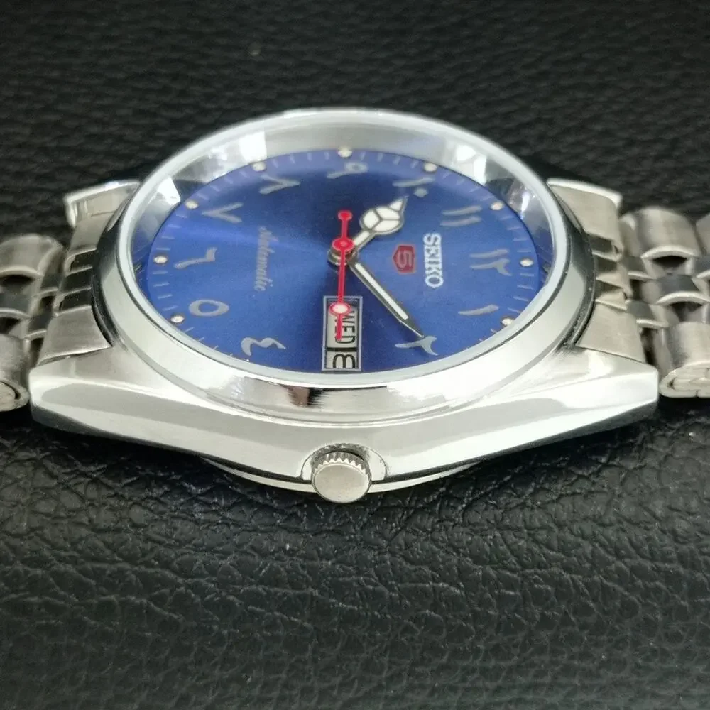 Vintage 1977 Seiko Automatic Mens Silver Watch W/daydate & Blue accents